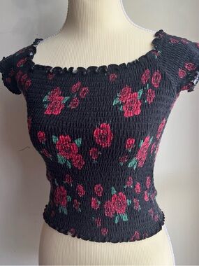 Hollister Black and Red Floral Knit Top Vintage y2k
